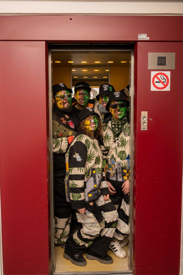 Rätschbäsä im Lift